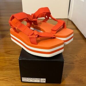 Fashion nova Platform sandals - Brand new